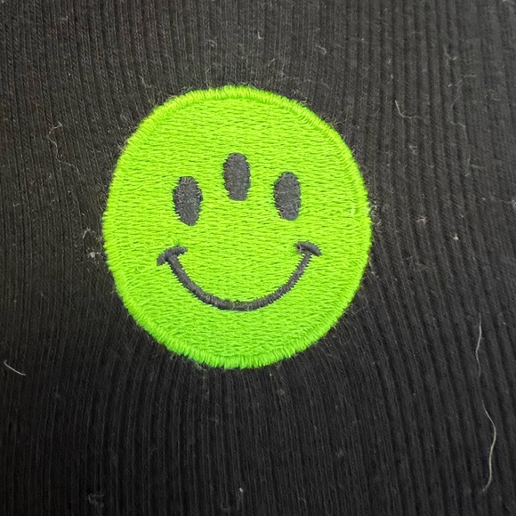 Alien Smiley Cropped Tee - Picture 4 of 6
